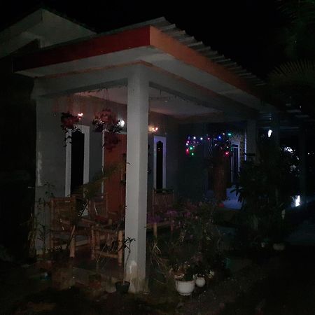 טטבאטו Eltari Homestay מראה חיצוני תמונה